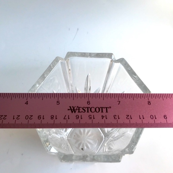 Gorgeous Clear Pressed Glass Vase Lovely Pattern - Picture 2 of 9